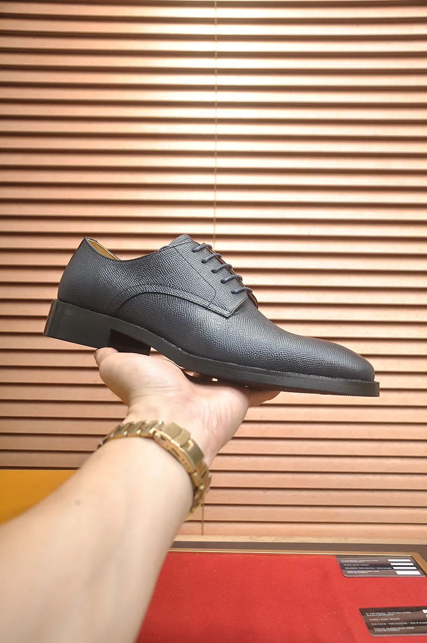 Men's men's shoes 💰500💶 [LV] (original single cowhide lining) 🍀LV's latest genuine leather business suit shoes are launched simultaneously on the official website. The first-layer cowhide imported from Italy is made of heavy gold, 💥official website 1:1 rubber outsole. Versatile to wear, high-end without losing class, and the color combination is extraordinary. This four-season style is alluring when worn on your feet, showing off your big-name flair. Standard code 38-45 (45 customized)